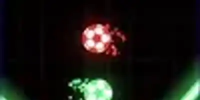 jugabilidad de Controla dos bolas y evita los lasers